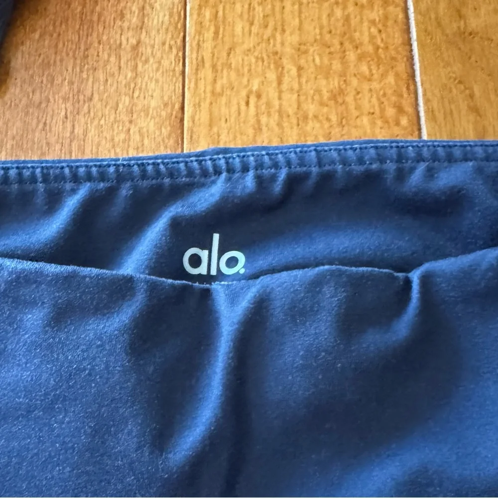Alo Yoga Medium Goddess Legging - like new condition! - Picture 2 of 4